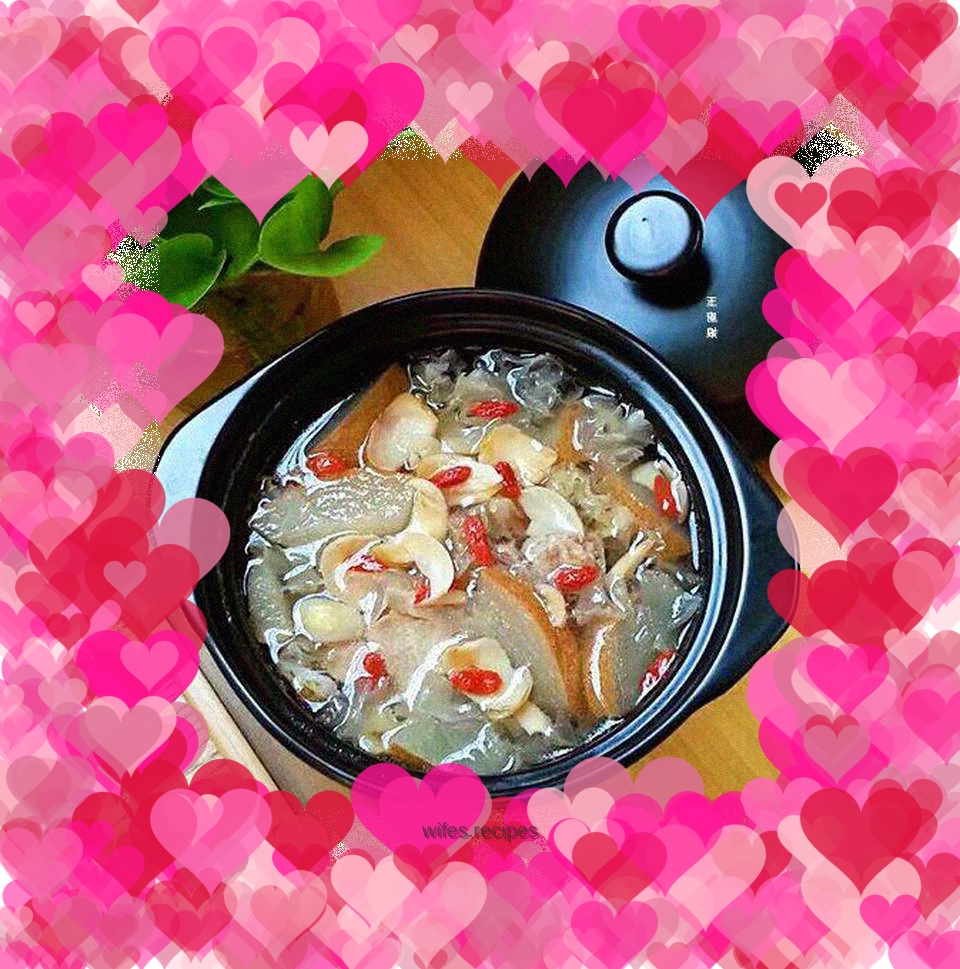 Snow fungus, pear, lily and pork bone soup