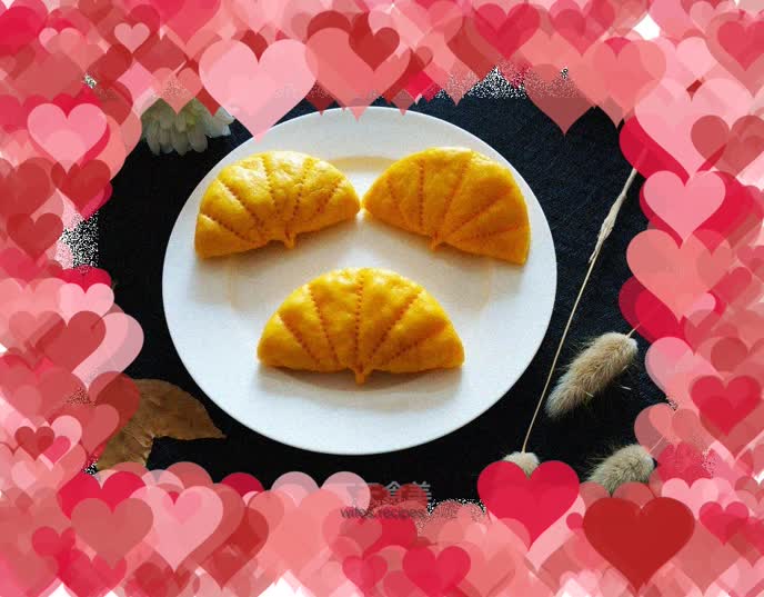 Pumpkin lotus leaf cake