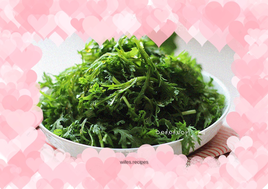 Chrysanthemum mixed with oil and vinegar sauce