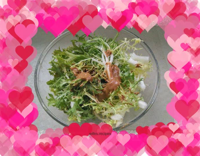 Sesame sauce mixed with bitter chrysanthemum