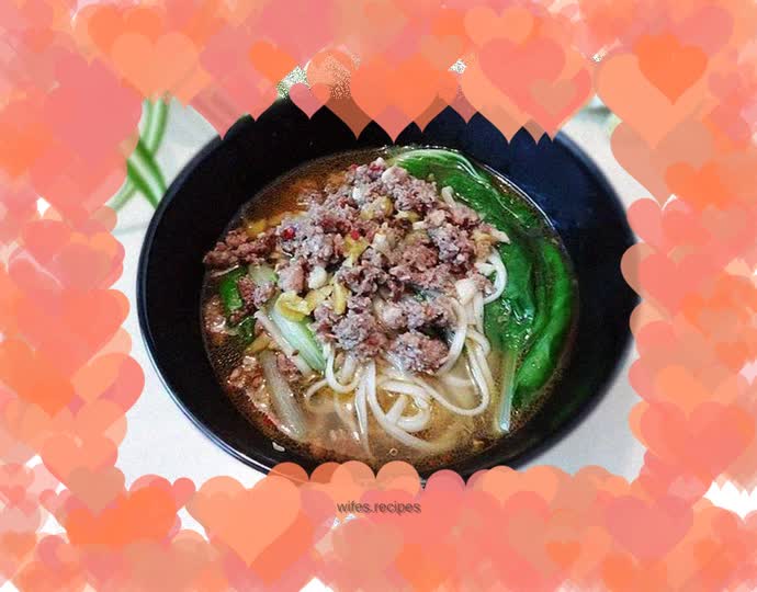Boiled noodles with ginseng and ginseng wrapped in leaves