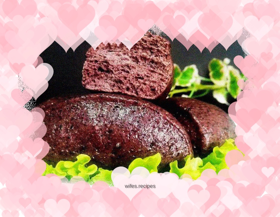 Nutritious breakfast - milky black rice cut with knife