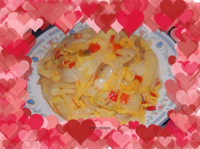 Cabbage with chopped pepper