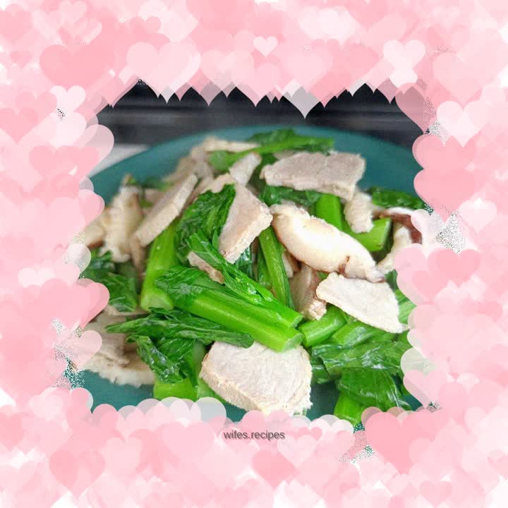 Stir-fried mushrooms with cooked meat and vegetable core