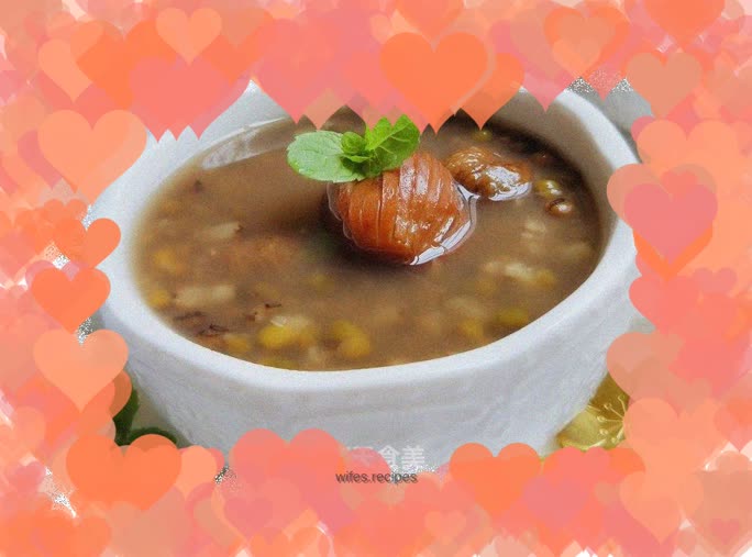 Golden candied dates and mung bean soup