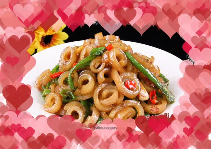 Stir-fried pork rinds with green pepper