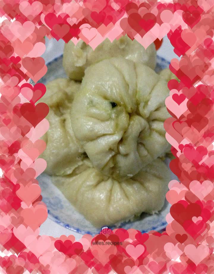 Mushroom, mutton and spinach buns