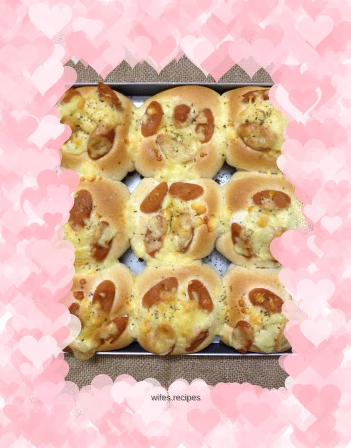 Wheat bran buns with cheese and meat floss salad