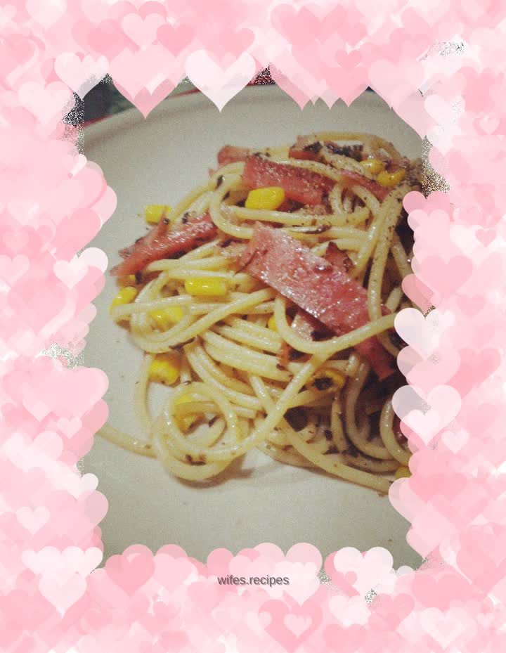 Sautéed pasta with olives and vegetables