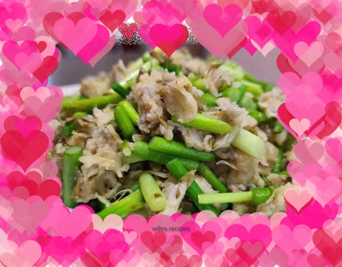 Stir-fried steamed sophora japonica with garlic moss