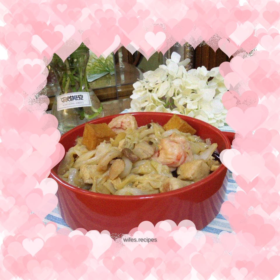 Pork Belly and Cabbage Stewed with Meatballs and Tofu