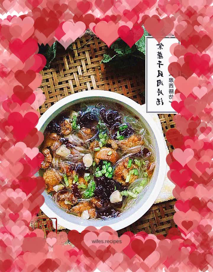 Seaweed, scallop and meat soup