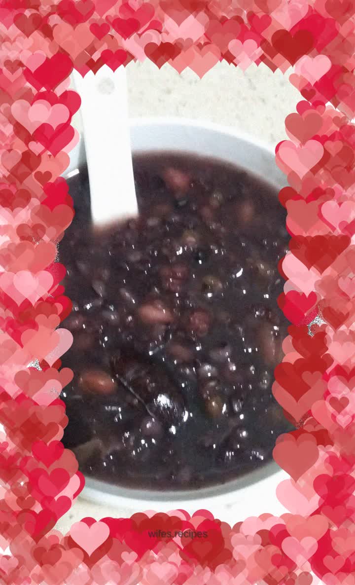 Healthy black rice porridge