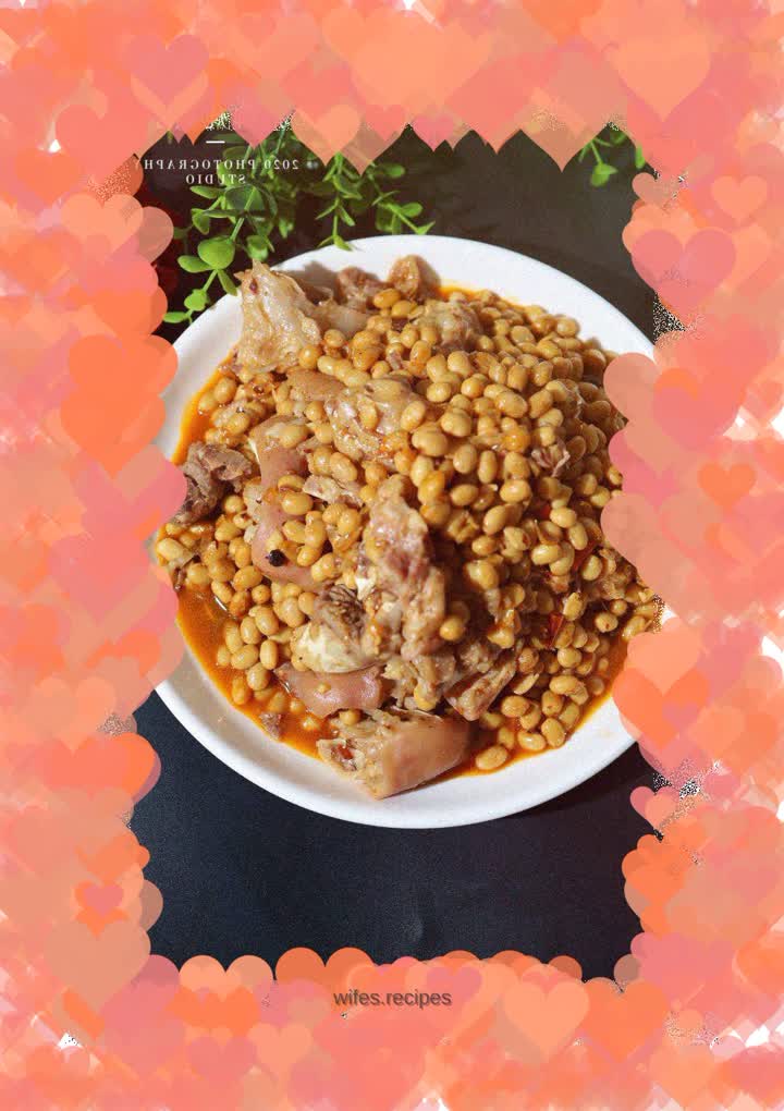 Soybean stewed pig's feet