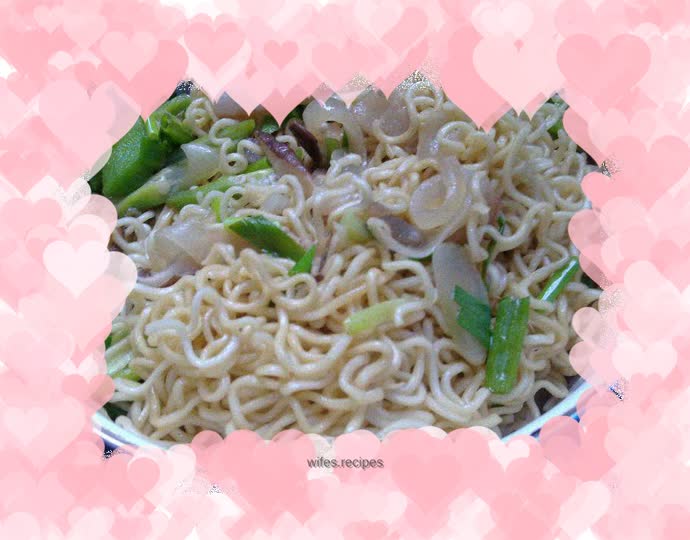 Fried noodles with seasonal vegetables