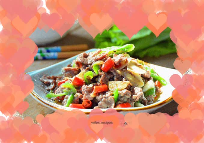 Stir-fried beef with double peppers