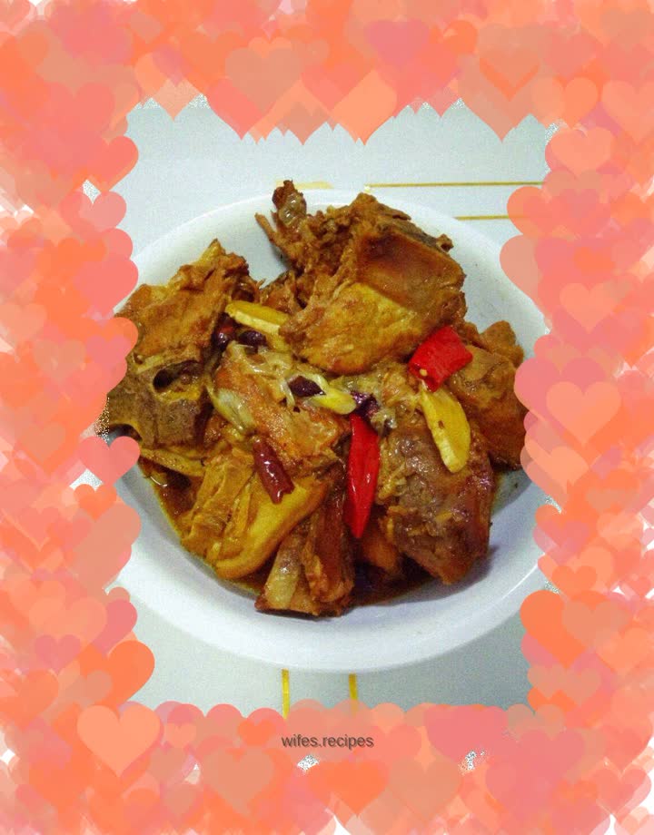 Sauce-flavored pork tail bones