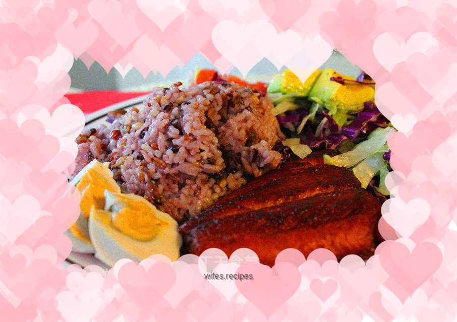 Nutritious dinner - avocado salad & pan-fried salmon