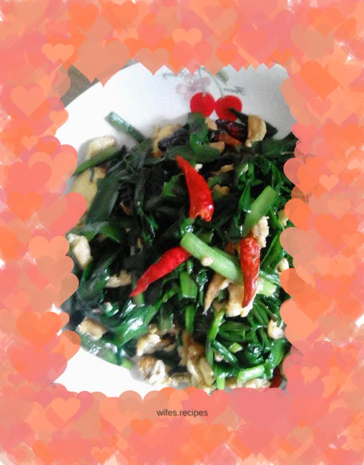 Fried eggs with chives