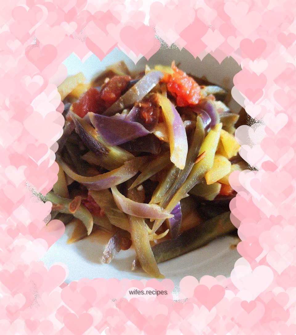 Fried tomatoes with eggplant skin