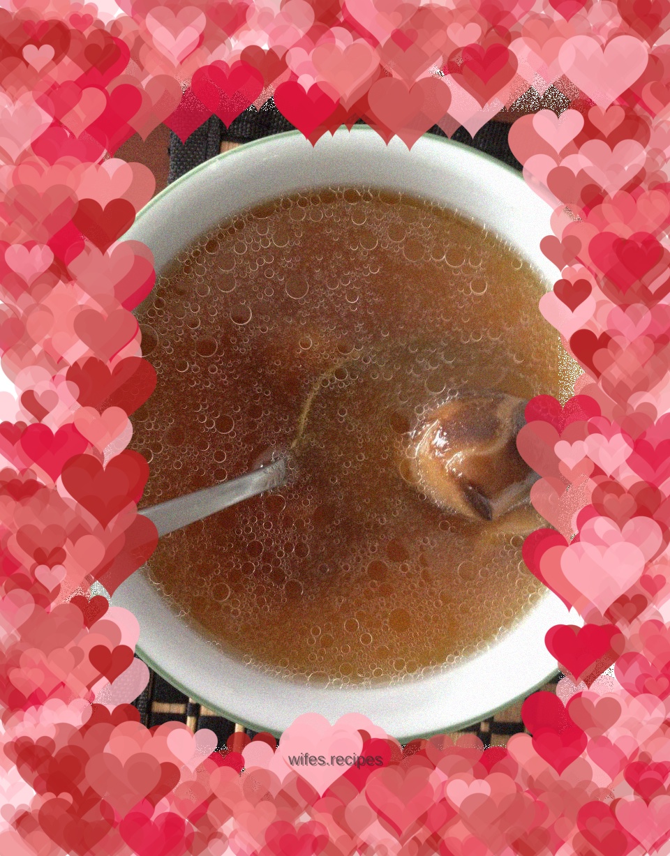 Snail slices, mushrooms and cordyceps flower soup