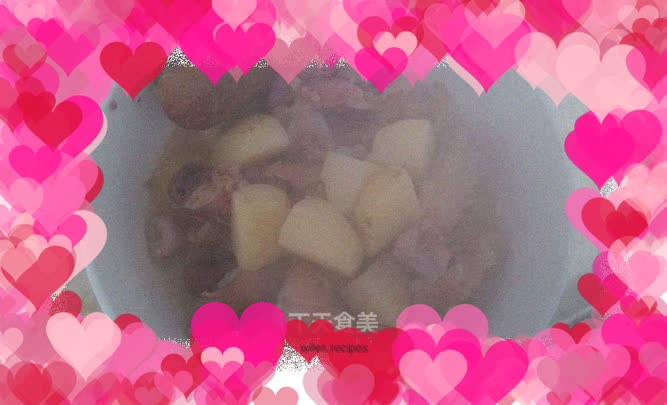 Pork trotters stewed with potatoes