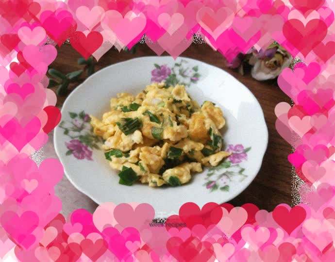 Scrambled eggs with garlic sprouts