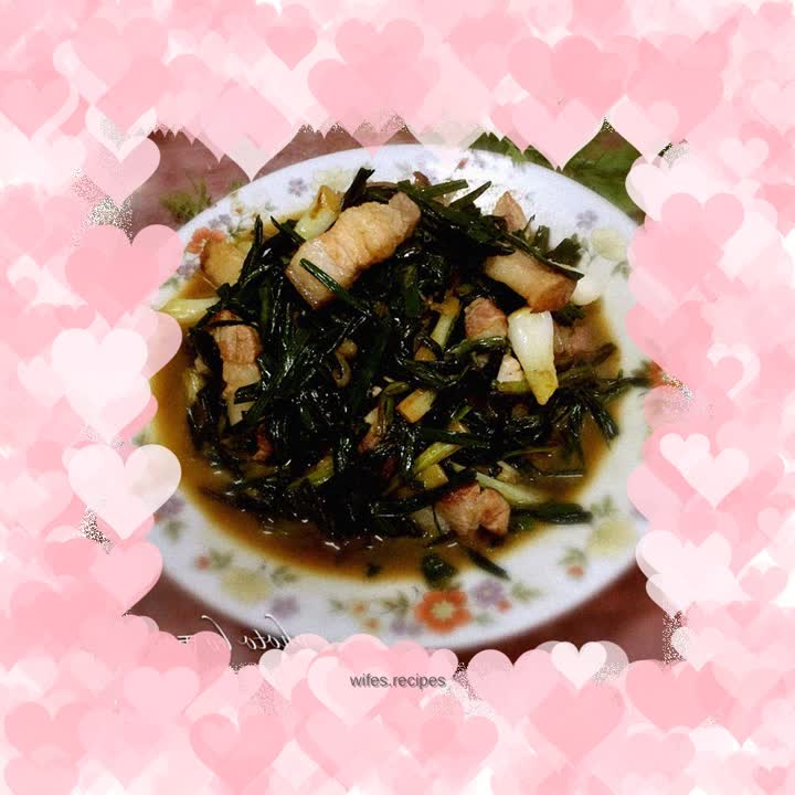 Stir-fried leeks with three layers of meat