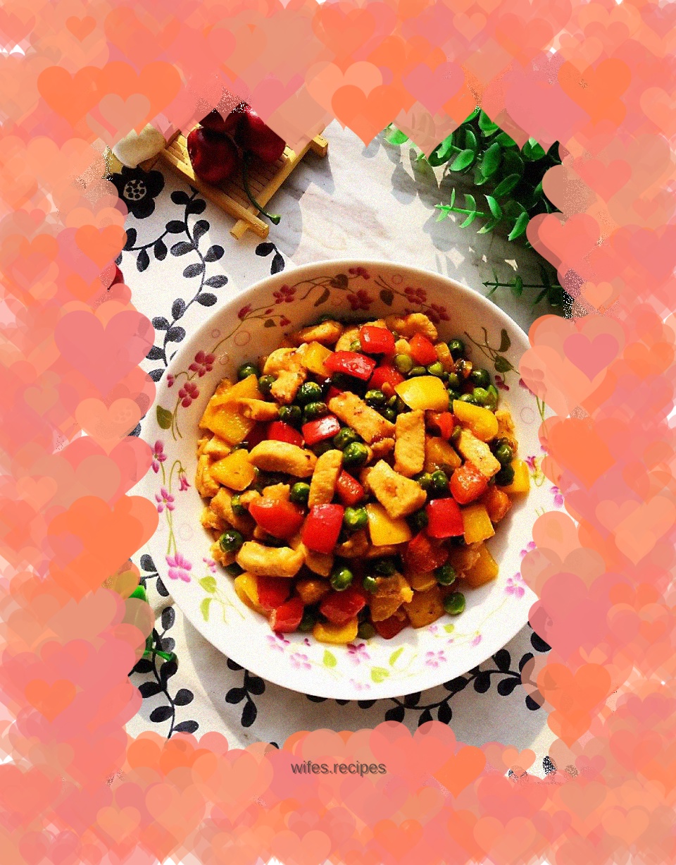 Stir-fried diced chicken with colorful peppers and green peas
