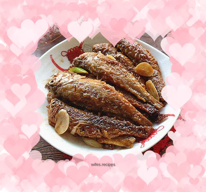 Braised small yellow croaker