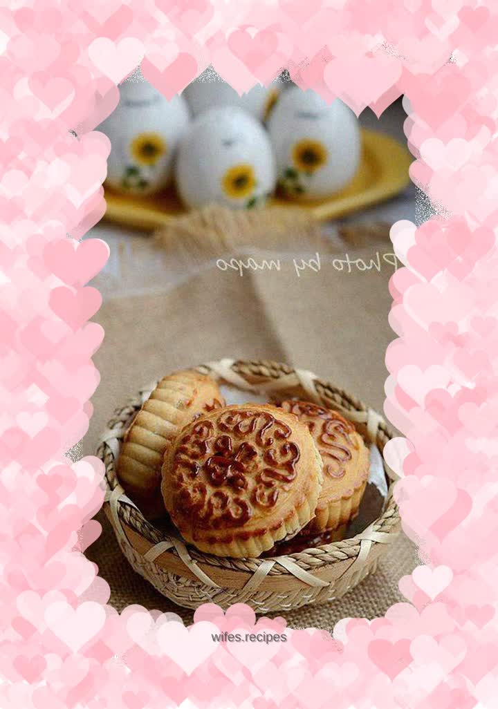 Classic mooncake--egg yolk bean paste mooncake