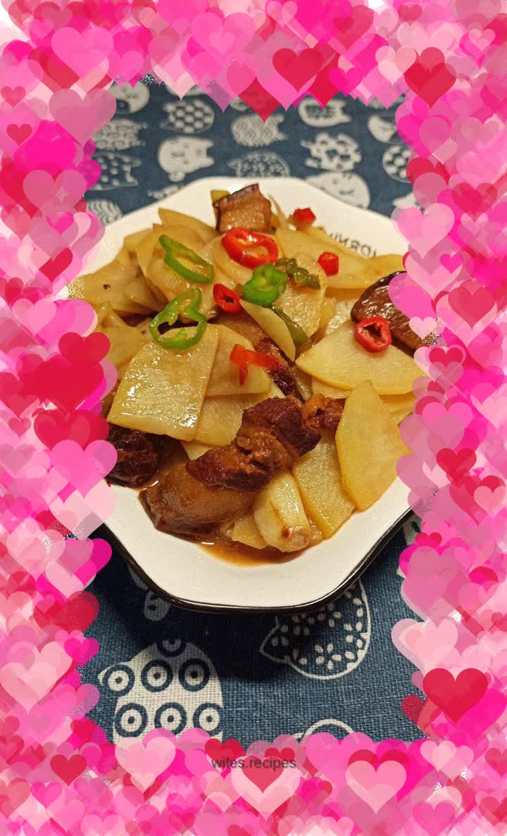 Braised pork and potato slices