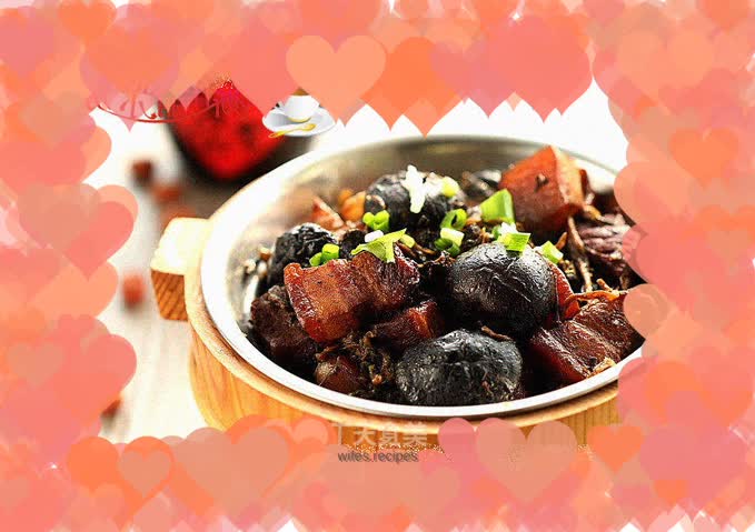 Braised pork with mushrooms, prunes and vegetables