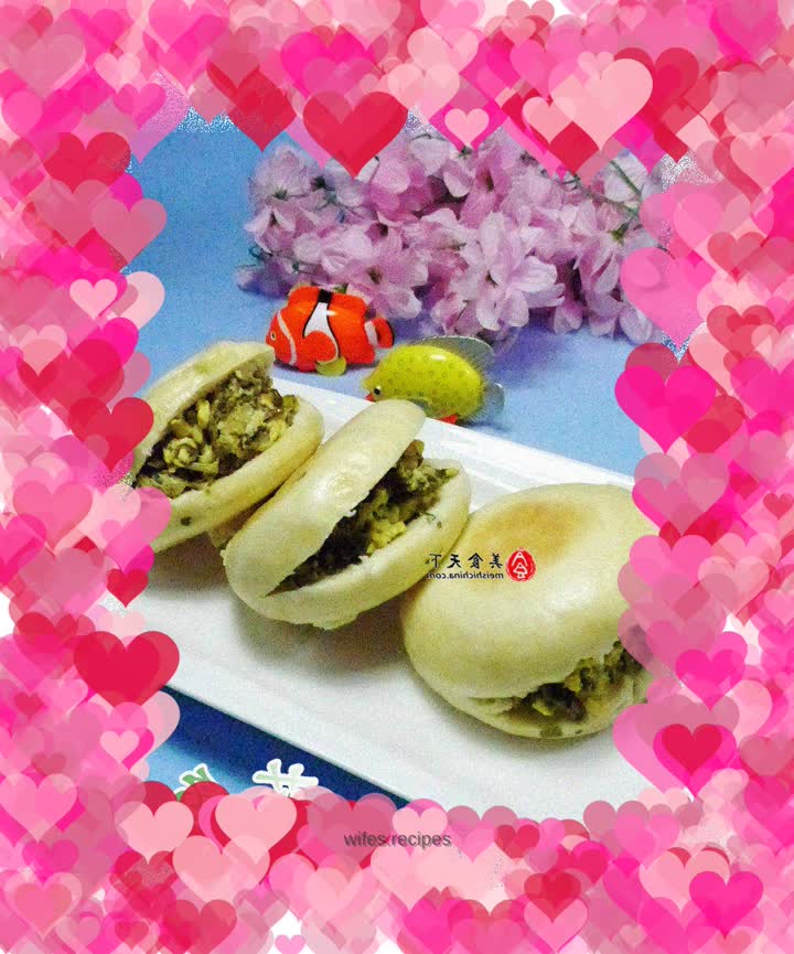 Pickled vegetable and egg steamed bun