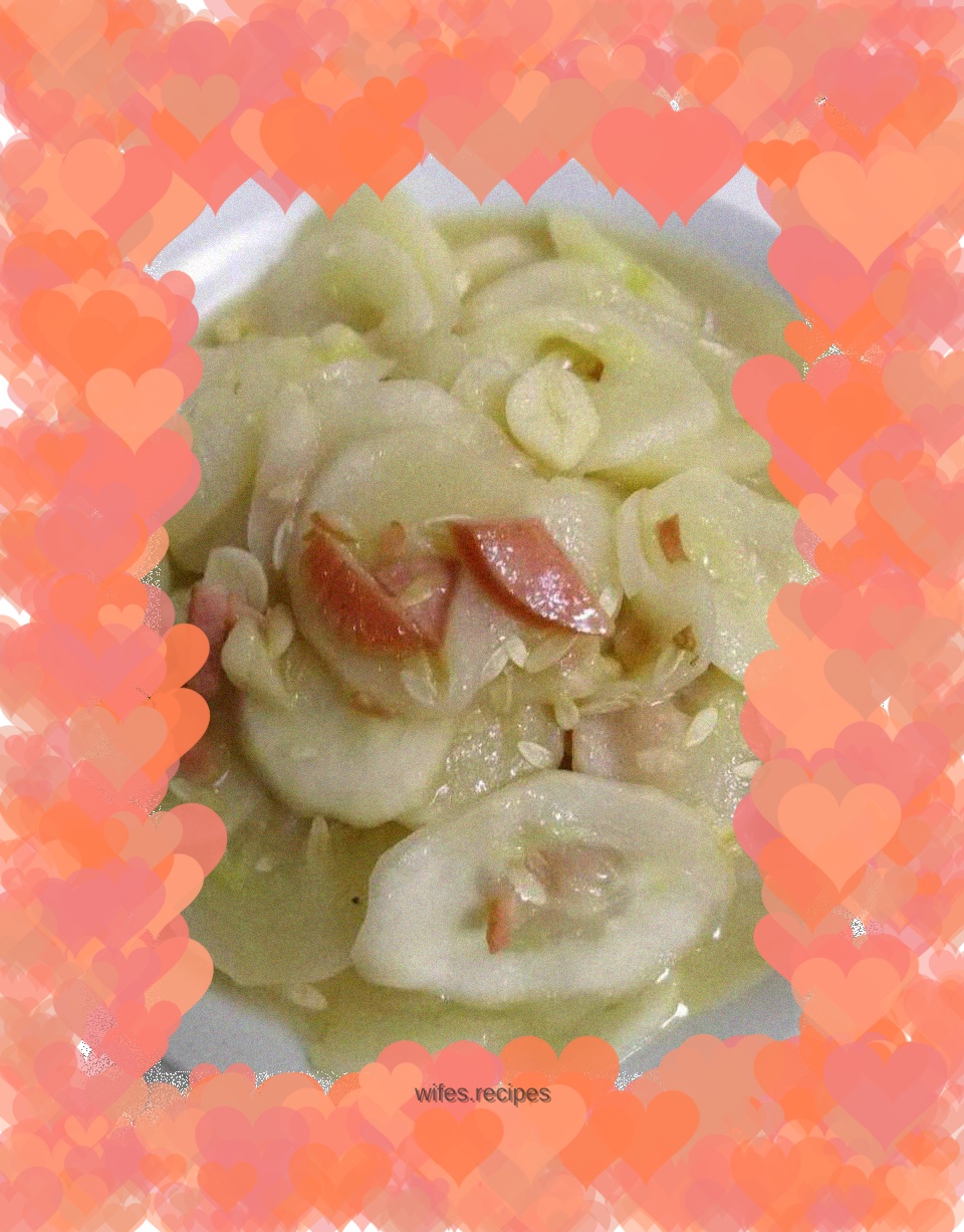 Stir-fried cucumber with ham sausage