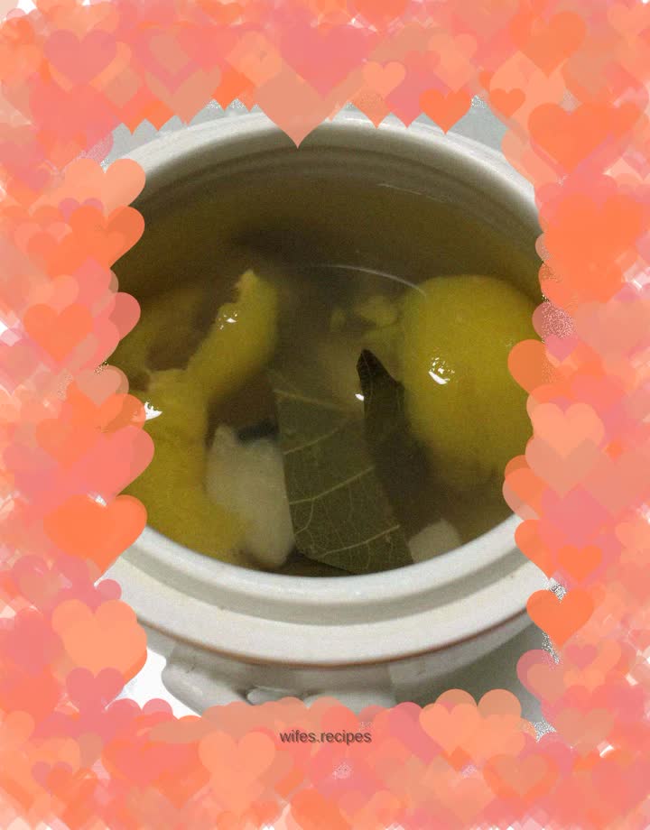 Sichuan clam and loquat stewed with snow pear