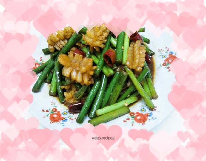 Stir-fried fish flakes with garlic sprouts