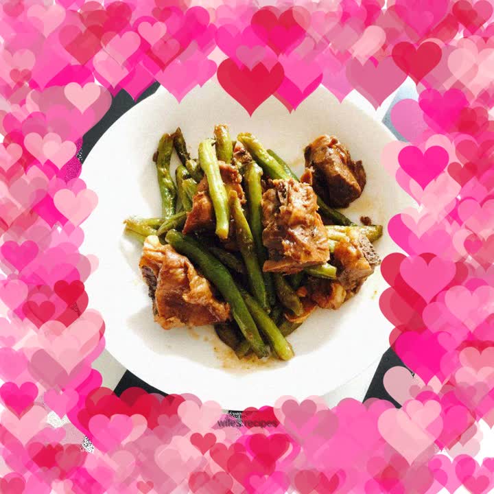 Spare ribs with beans in sauce