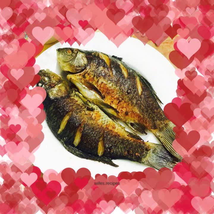 Pan-fried crucian carp