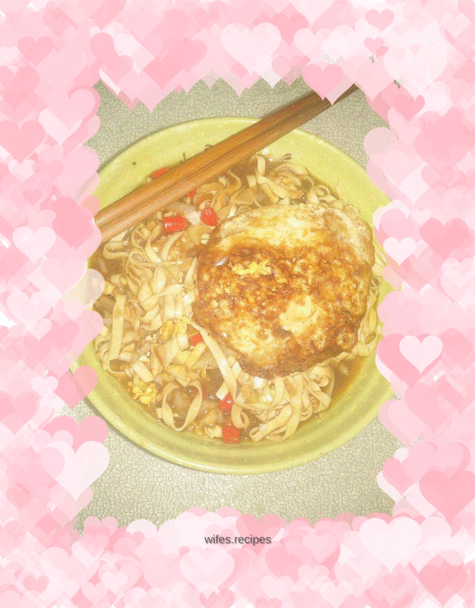 Poached egg braised noodles