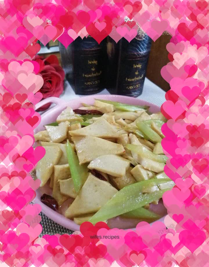 Thousand-page tofu stir-fried with celery