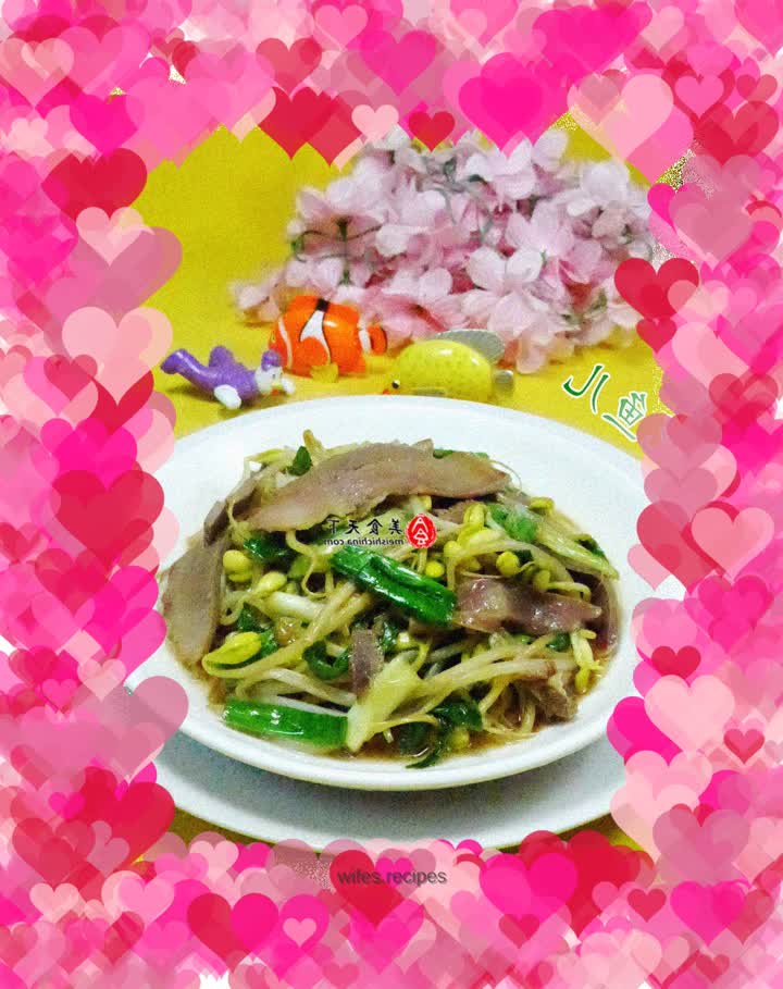 Stir-fried soybean sprouts with pork tongue