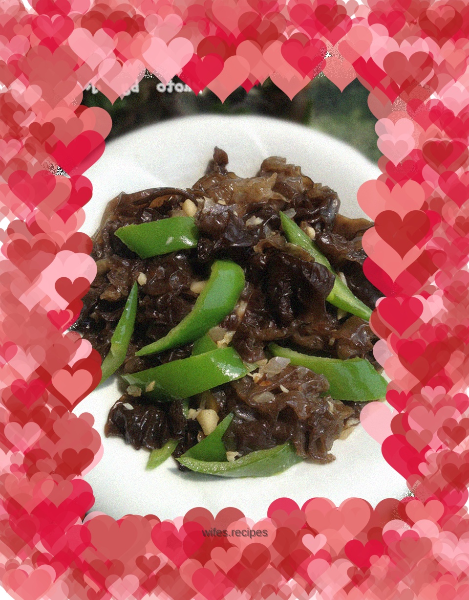 Kuaishou home cooking----fried black fungus and green pepper