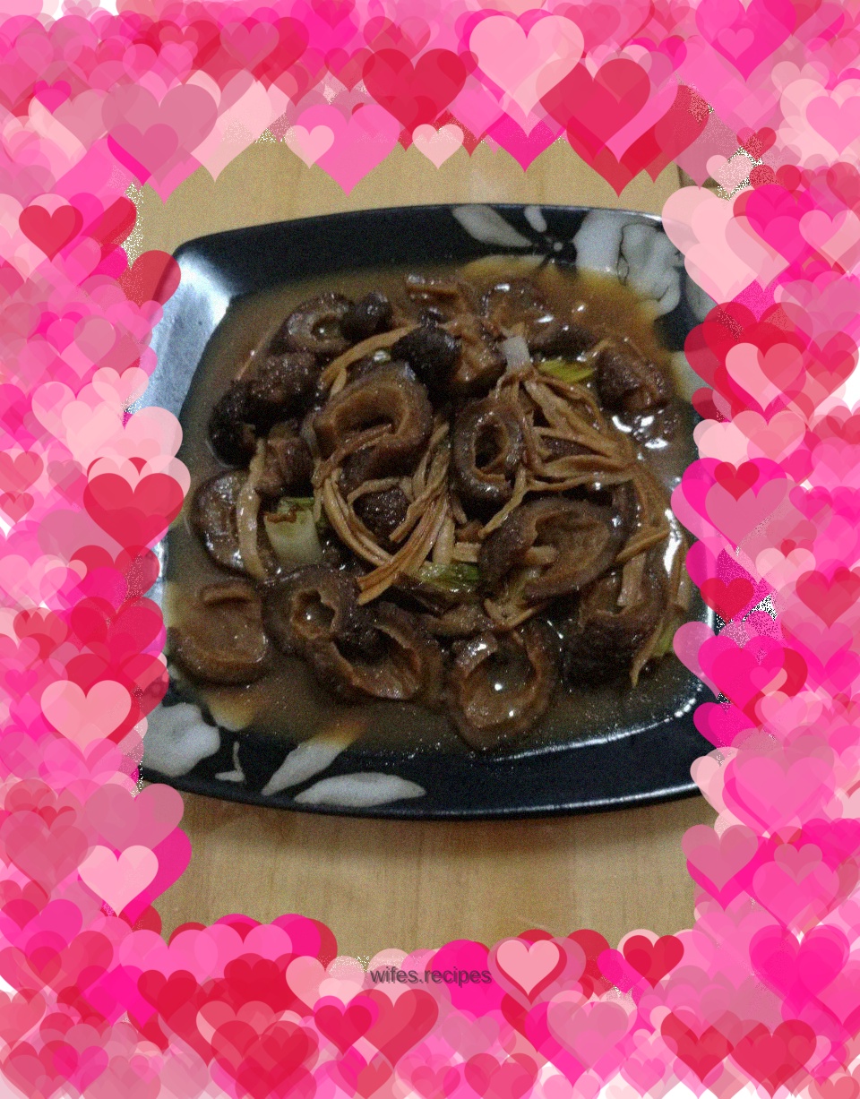 Grilled sea cucumber with green onions