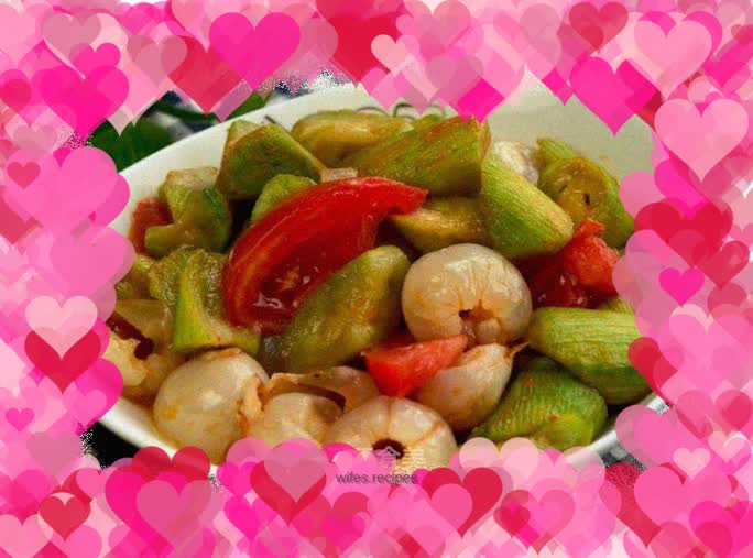Stir-fried lychee with loofah