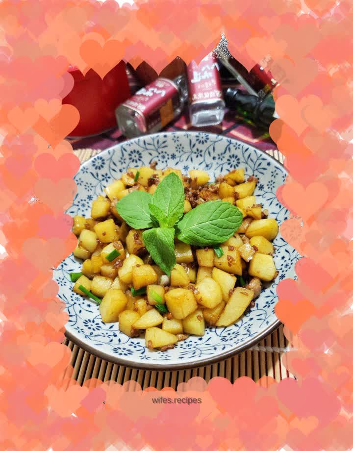 Stir-fried diced potatoes with minced meat