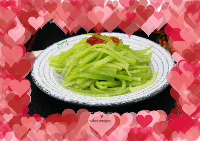 Shredded cold lettuce