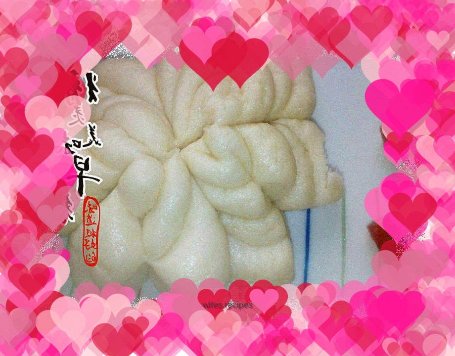 Coconut milk chrysanthemum rolls