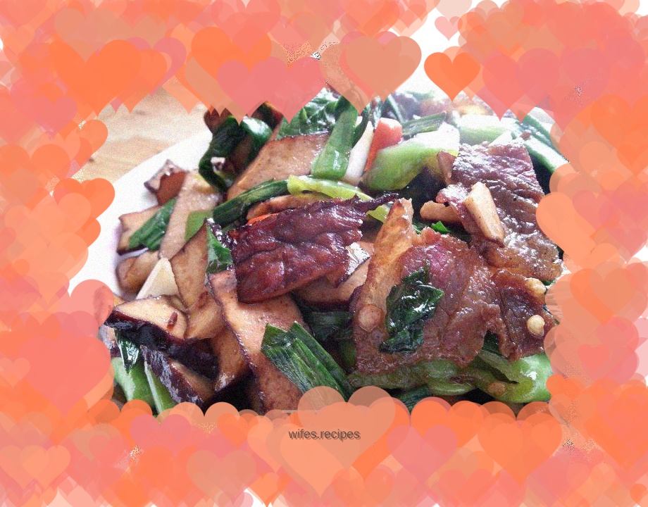 Stir-fried bacon with garlic sprouts, Hunan delicacy! Spicy and spicy