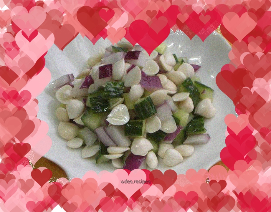 Onions mixed with almonds